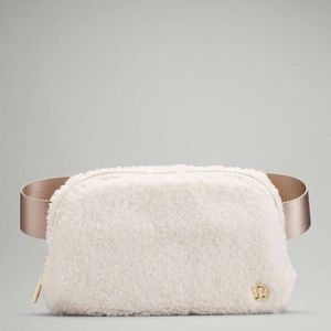 Lululemon Everywhere Fleece Belt Bag - Light Ivory